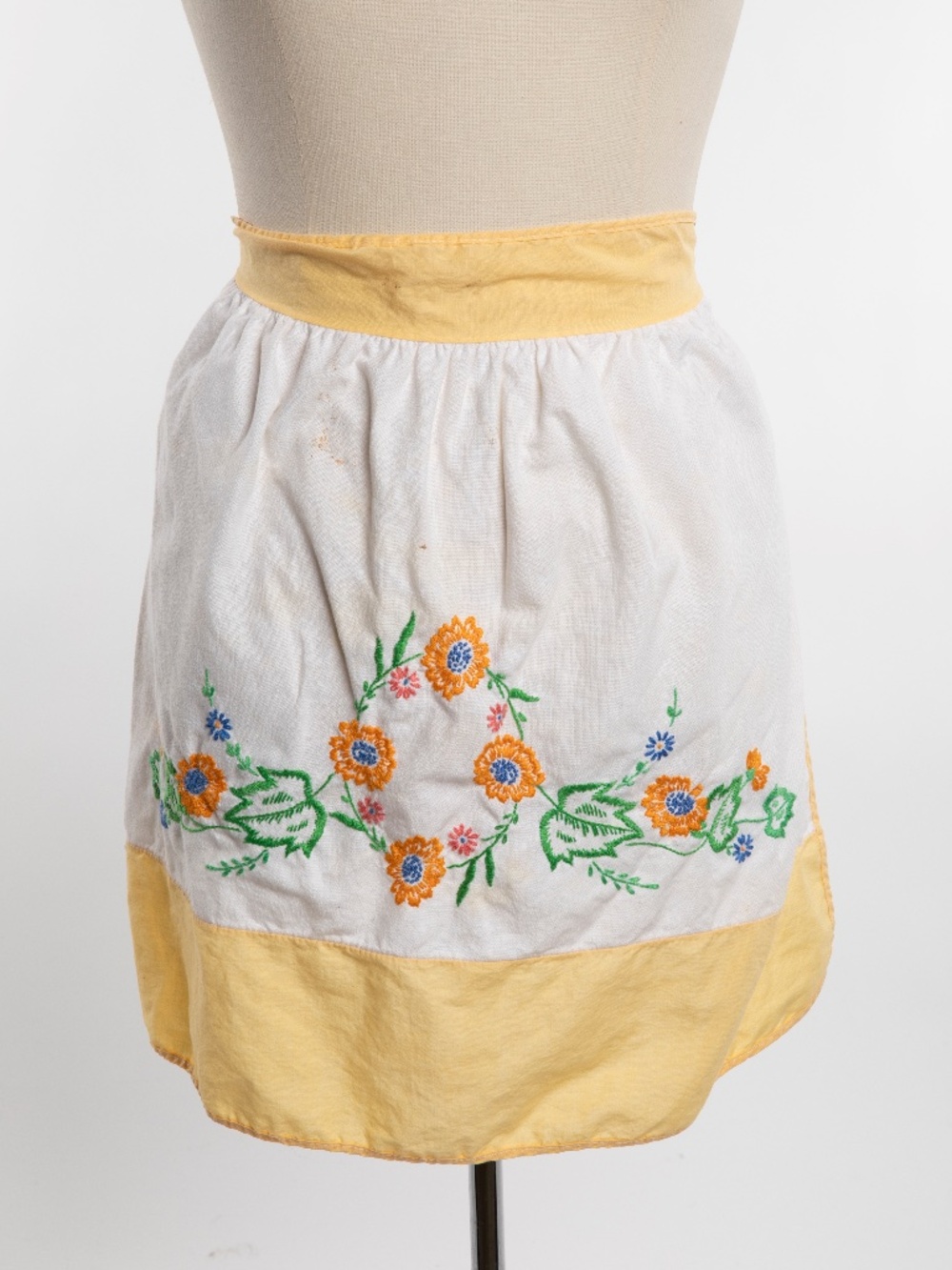 Vintage Apron Women Yellow and White with Flower Embroidery